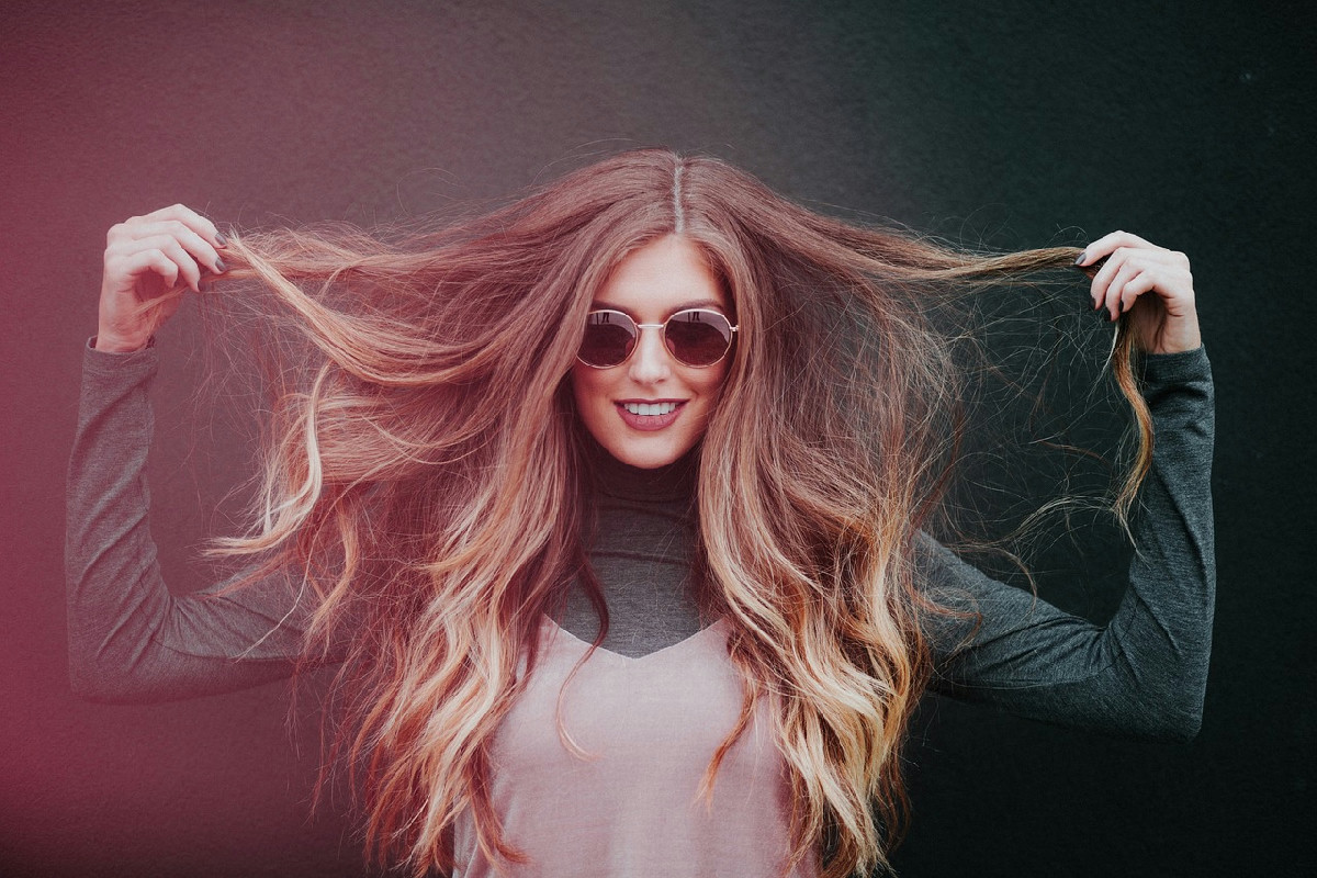 Capelli perfettamente lisci o onde morbide? Le piastre Black Friday che trasformano ogni chioma