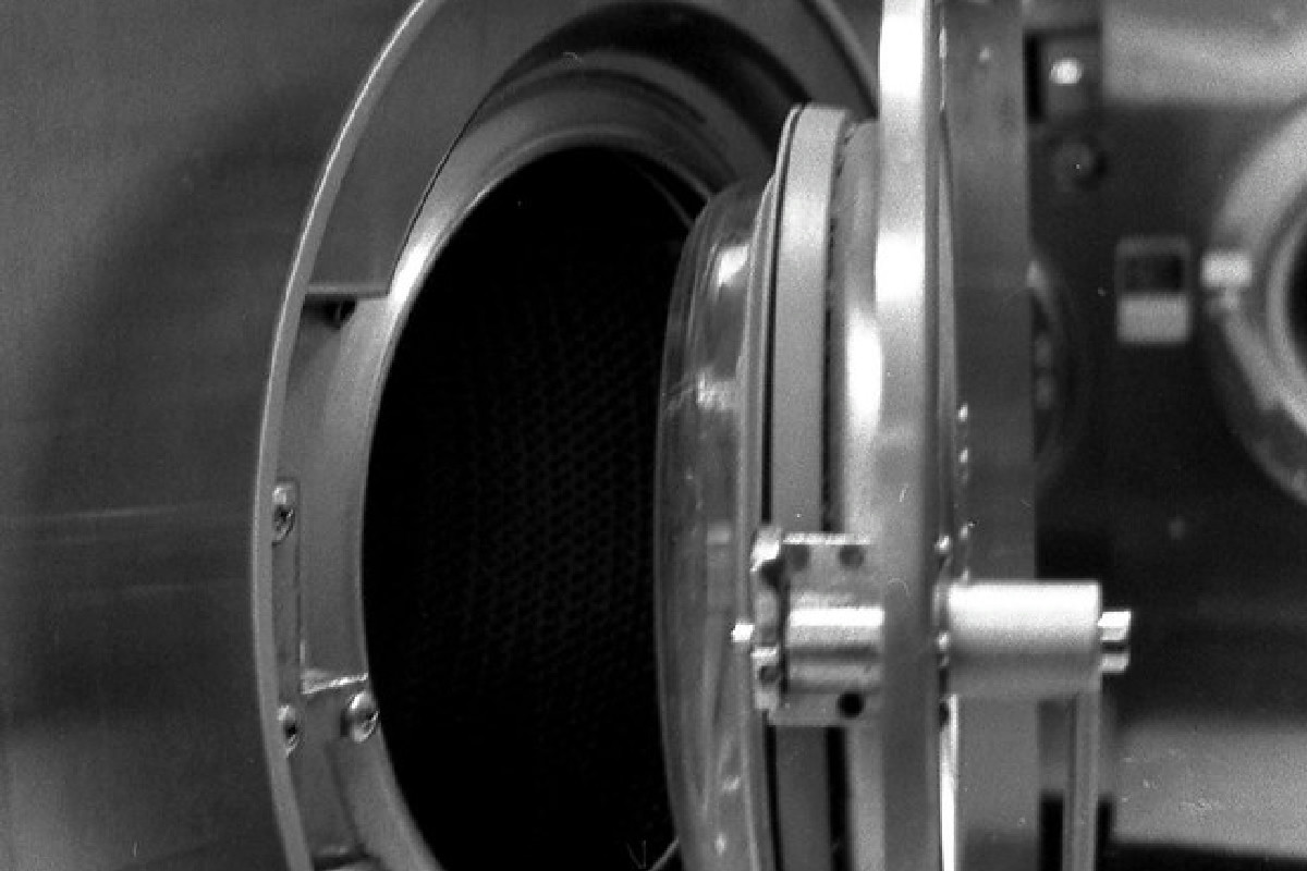 Vestiti rovinati dopo il bucato? Ecco come decifrare ogni simbolo in etichetta, passo dopo passo